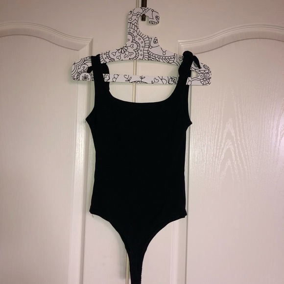 Elodie black ribbed‎ knit shoulder tie tank thong  bodysuit size small - Picture 4 of 5
